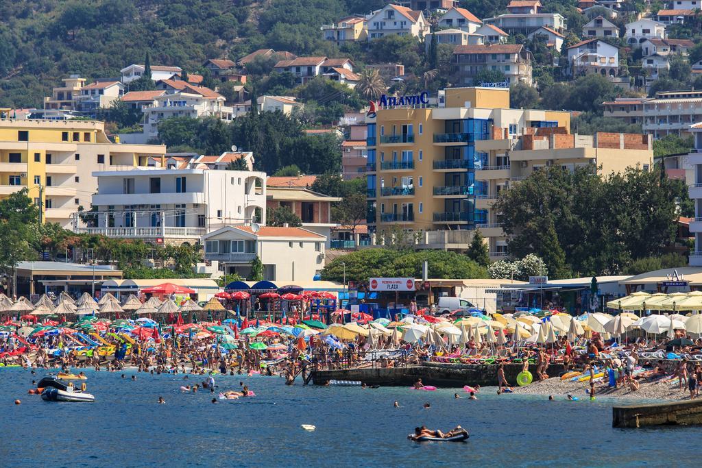 Atlantic Hotel Dobra Voda Bagian luar foto